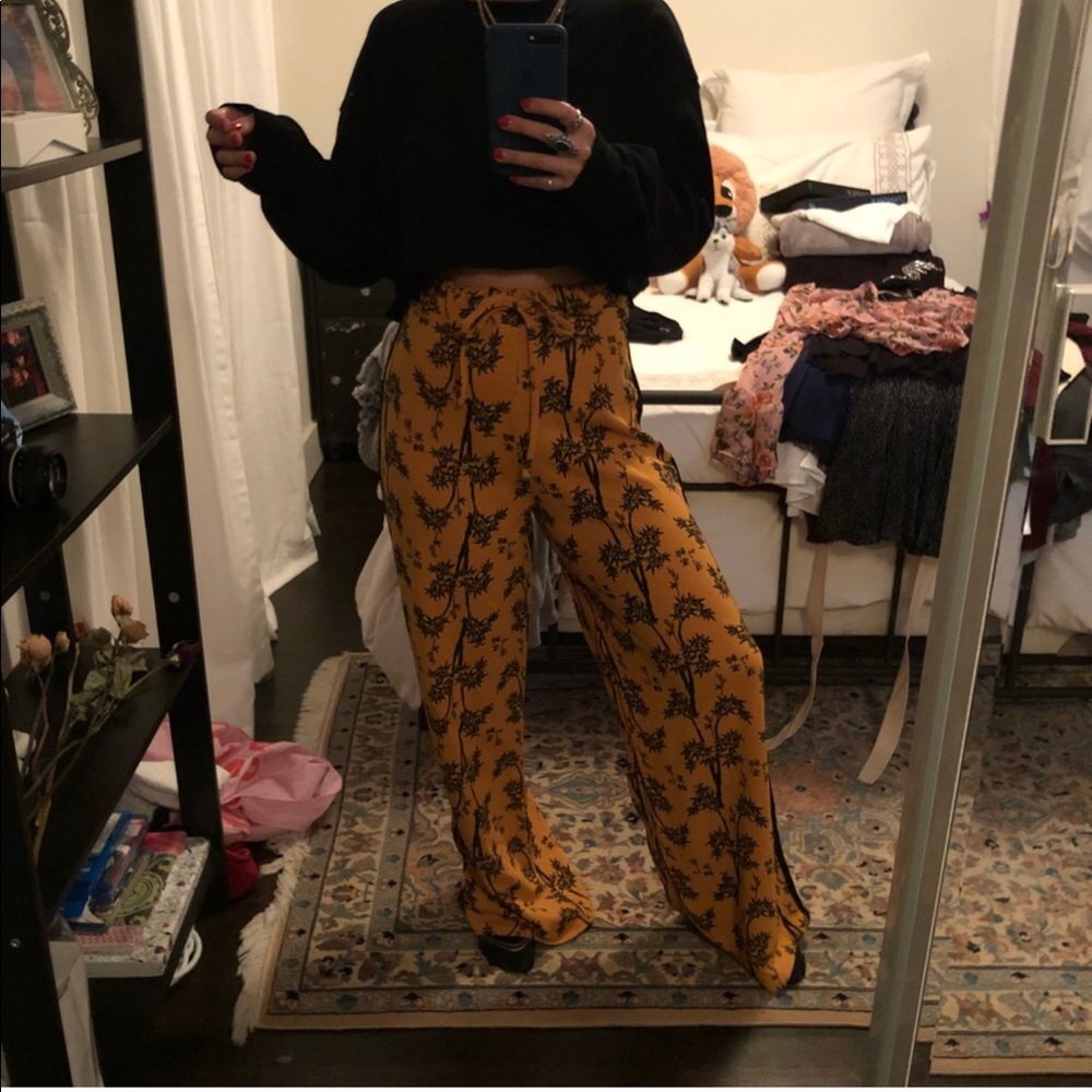 PRETTY LITTLE THING TRACK PANT🔥